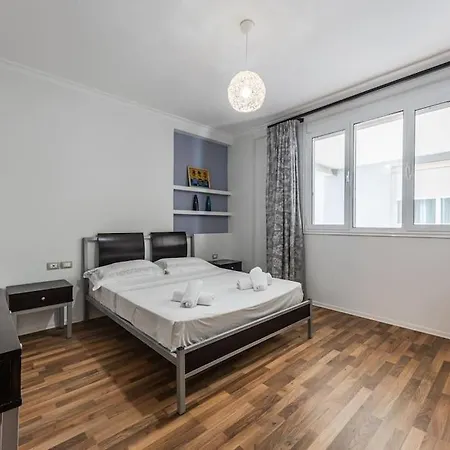 Aqua Vista Apartment